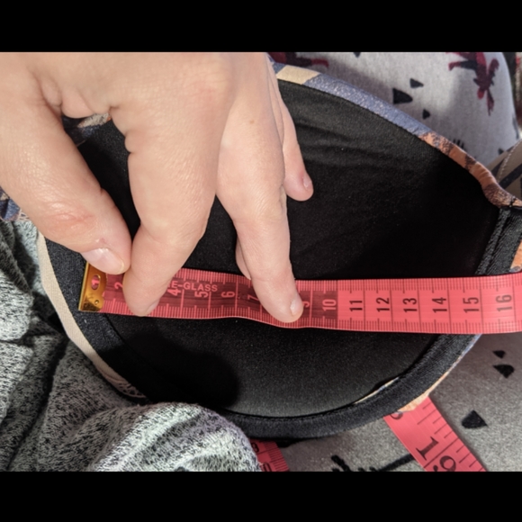 🔹️ Volcom swim top - Picture 4 of 6